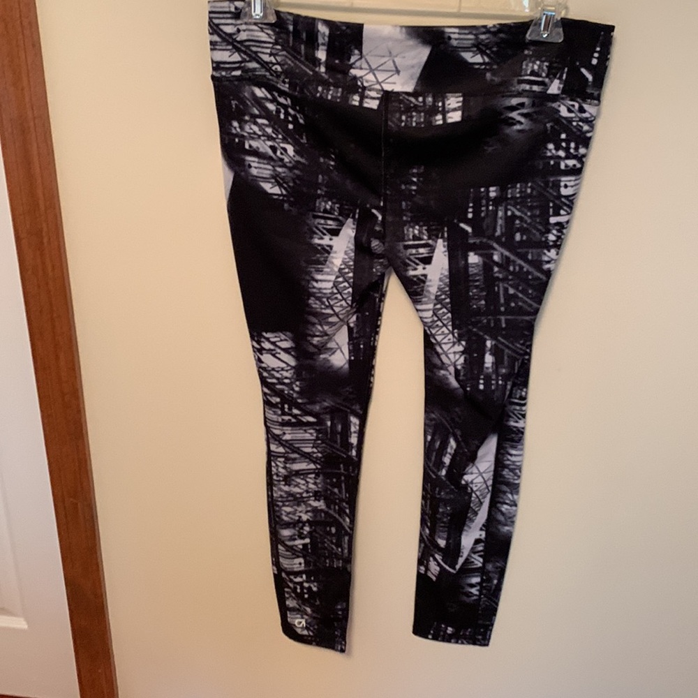Gap Performance Leggings Set Of 2 Both Cl - image 3